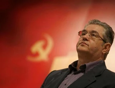 Κουτσούμπας κατά κυβέρνηση: «Τι ακριβώς γιορτάζουν;» - «Μετέτρεψαν την Ελλάδα σε αμερικανική βάση»